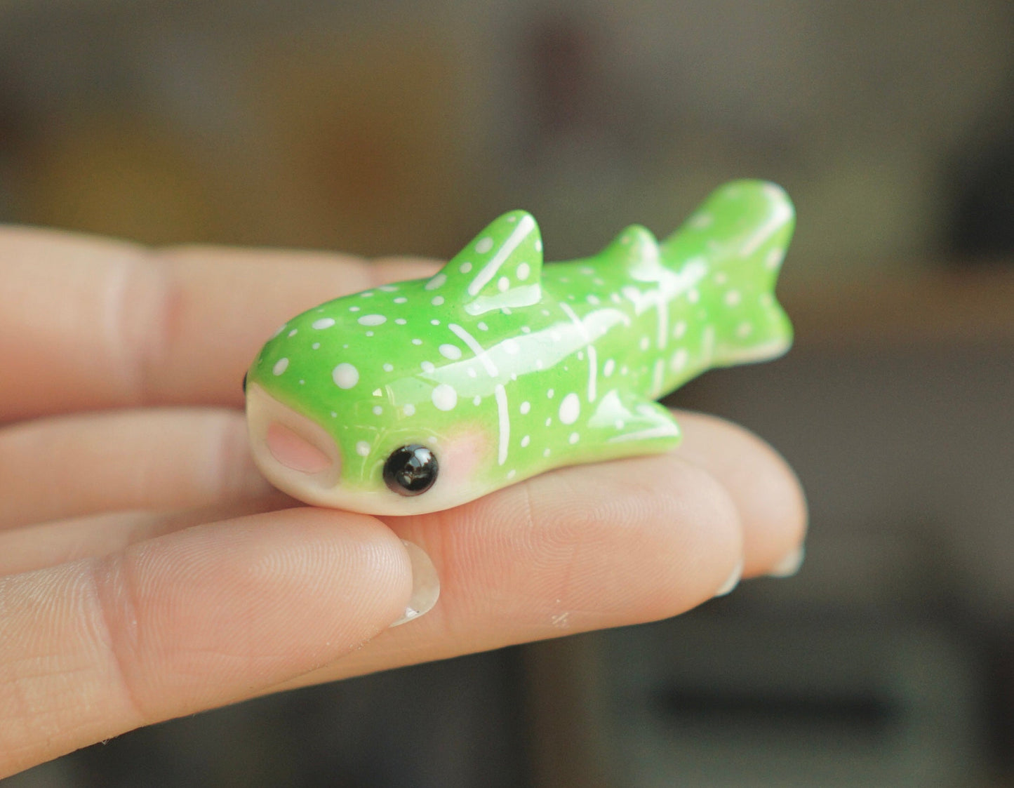Whale shark figurine - lime Green (magnetic)