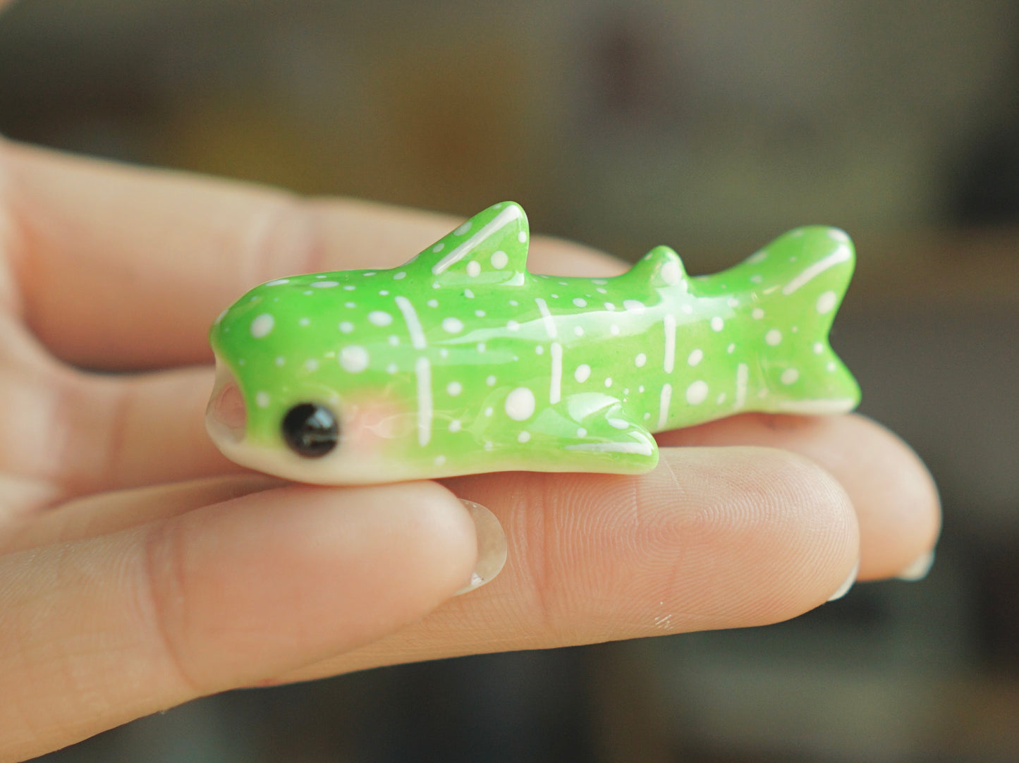 Whale shark figurine - lime Green (magnetic)
