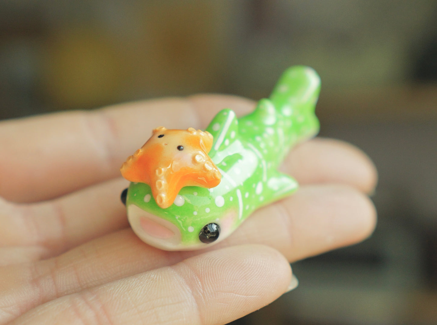 Whale shark figurine - lime Green (magnetic)
