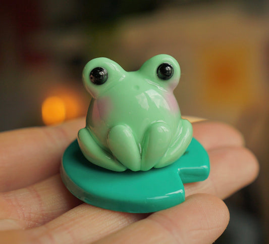 Froggy friend - send a message by lily pad